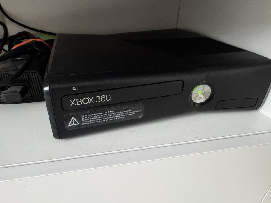 Продаётся игровая приставка Xbox 360
