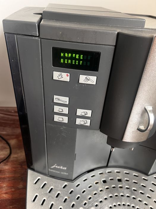 Vand aparat cafea Jura cu macinat boabe