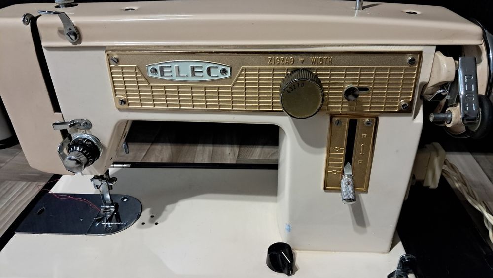 Mașină de cusut Elec