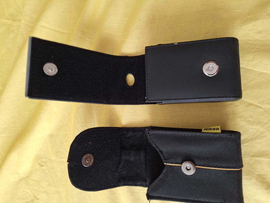 Doua gentute pentru aparate foto NIKON