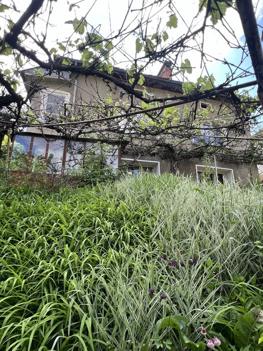 Продавам къща с.Чурек област София