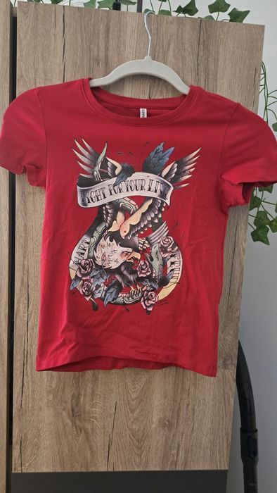 Дамска червена тениска