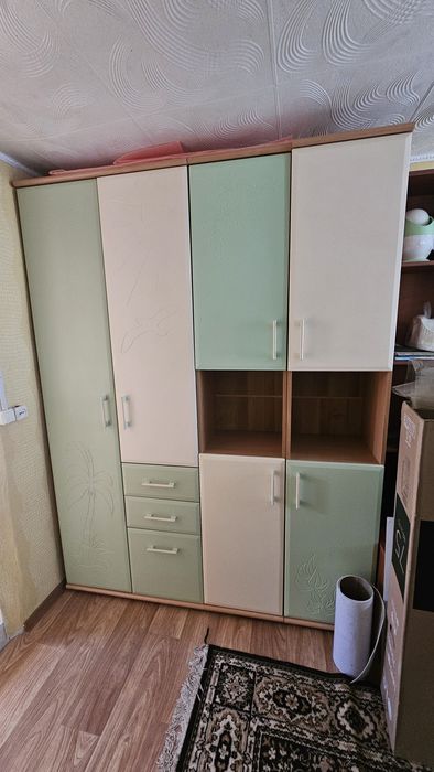 Продам шкафы, подходят для детской. В хорошем состоянии.