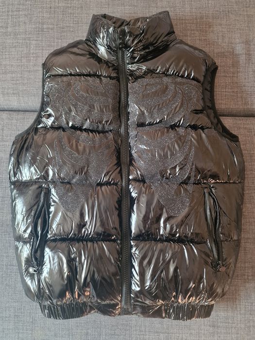 Vesta lucioasa skeleton