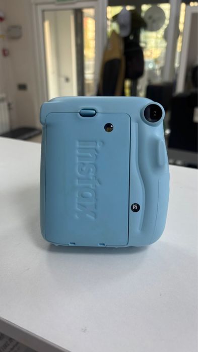 Продаю Instax Mini 11