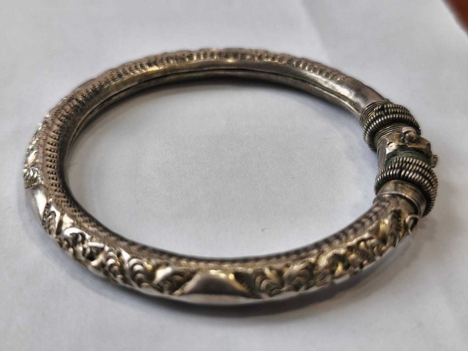 Bratara de argint veche cu model floral