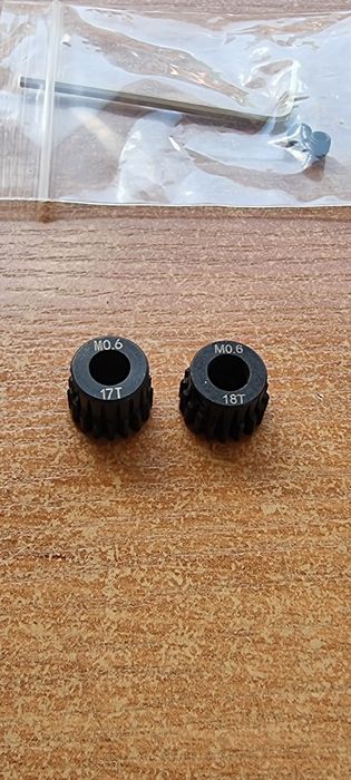 Шестерни, пиньон. М0.6 Т17,Т18