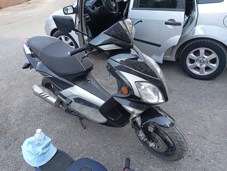 Продавам скутер Chinchi 125 куб.дм.