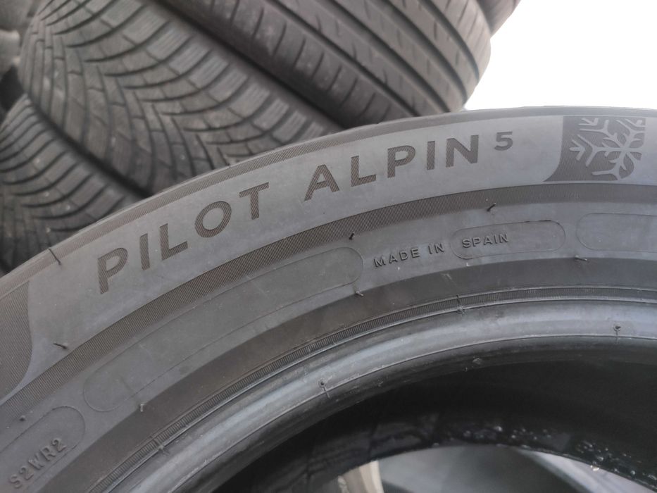 4бр Зимни гуми 235 55 17 - Michelin