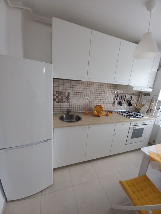 Închiriez garsoniera