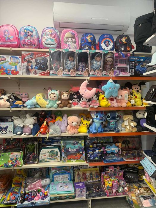 Стелажи търговско оборудване