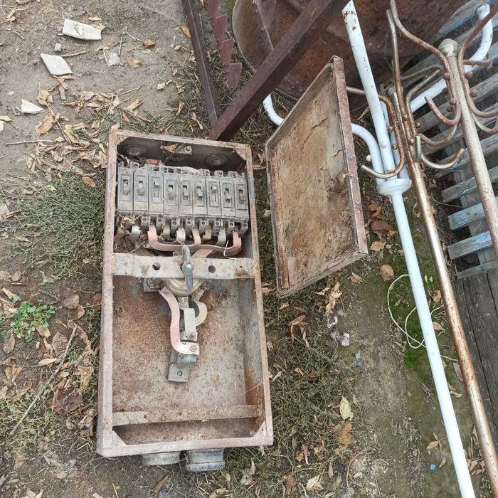 Электрические кабели, электро двигатель и ...