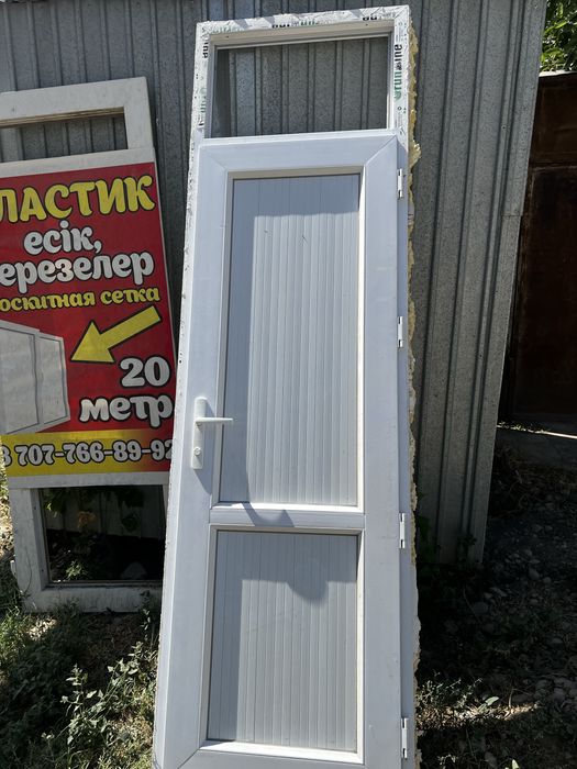 Пластиковый двер
