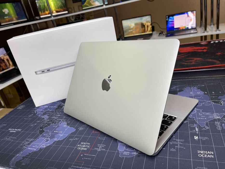 MacBook Air 13 M1 8GB/256GB/76ц