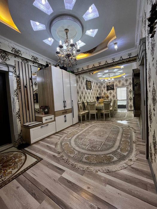 Срочно продаётся 5х ком квартира 2 етаж