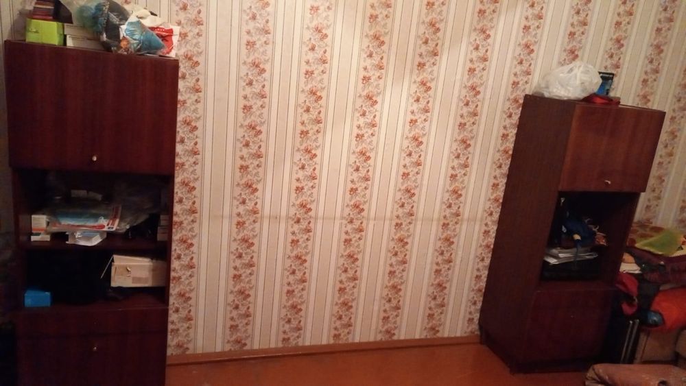 Продам спальный гарнитур лакированный