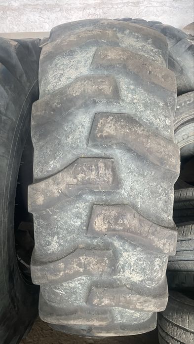 Шины 16.9-28 погрузчик экскаватор JCB ca