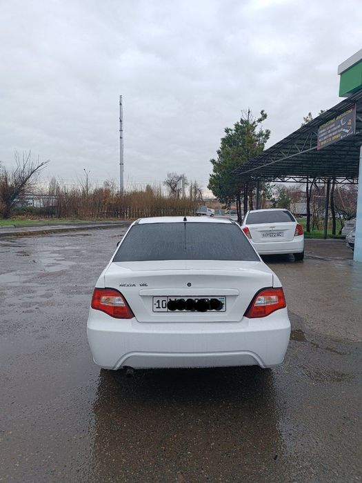 Nexia 2 2015 yil 1.6 mator srochna sotiladi