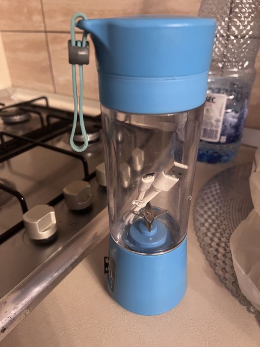 Mini bleder portabil conectat prin USB electric cu acumulator