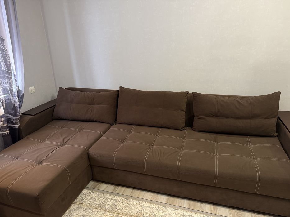 Продам диван угловой б/у