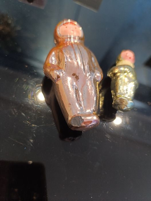 Старинные новогодние игрушки космонавты и клоун с дудочкой на прищепке