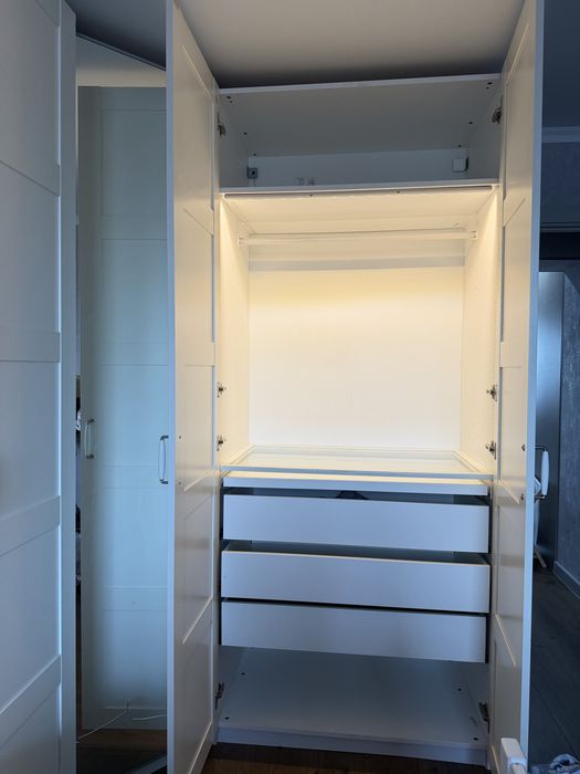 Шкаф с подсветкой