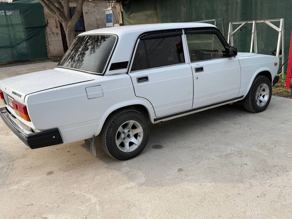 JIGULI 2107 srochna sotiladi