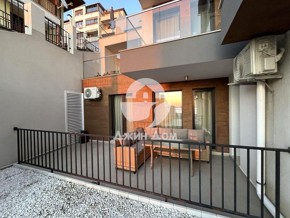 Двустаен апартамент с ГЛЕДКА МОРЕ в жилищна сграда, гр. Созопол