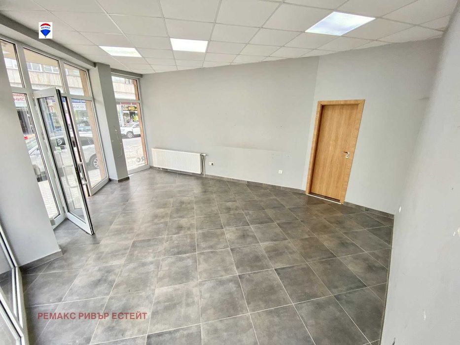 Продава се Магазин в Русе, Възраждане - 32 кв.м за 2407 €/кв.м - Снимка #3