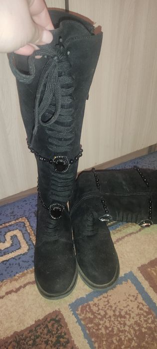 Демисезонные сапоги. Цена. 1500.