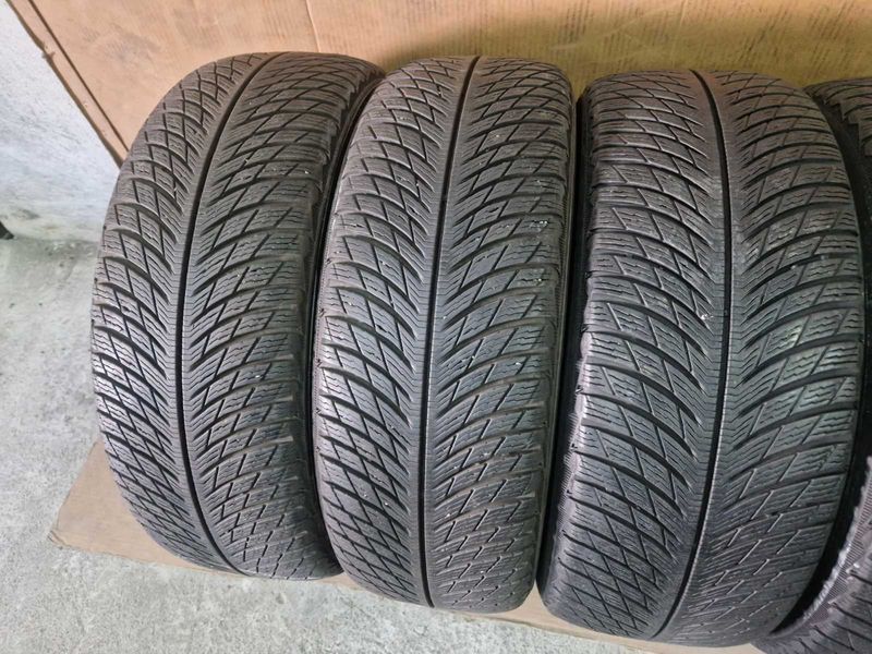 4 Michelin R17 235/60
зимни гуми 
DOT3319