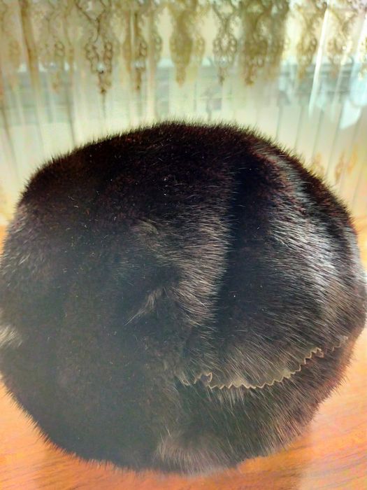 Меховые шапки в хорошем состоянии