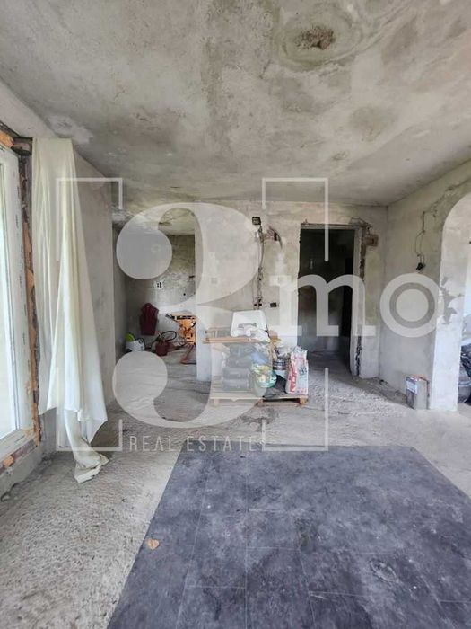 „3mo“ недвижими имоти предлага за продажба два етажа от къща в с. Владая
