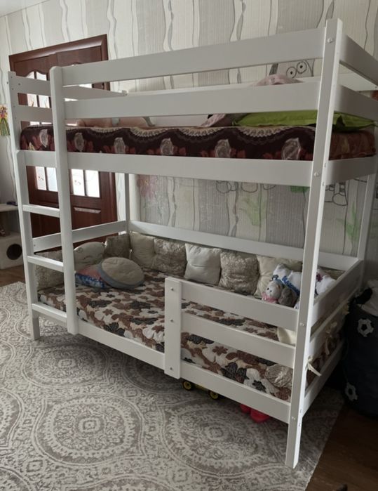 Двухъярусная кровать