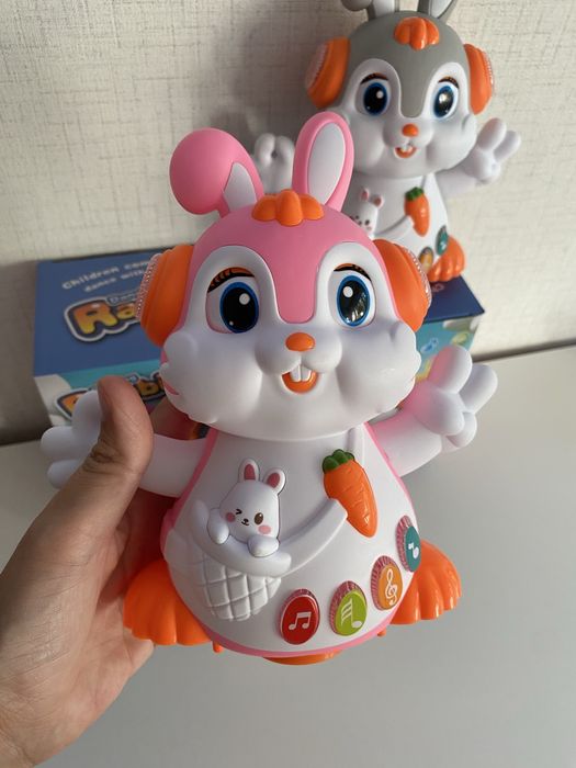 Танцуващо зайче с музика и светлина