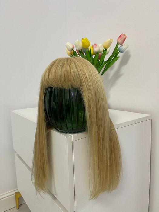Peruca par natural blond opal cu breton 50 cm BuenoBia