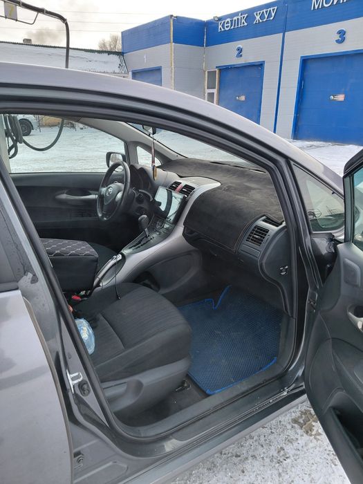 Тойота Аурис 2009 г.в.