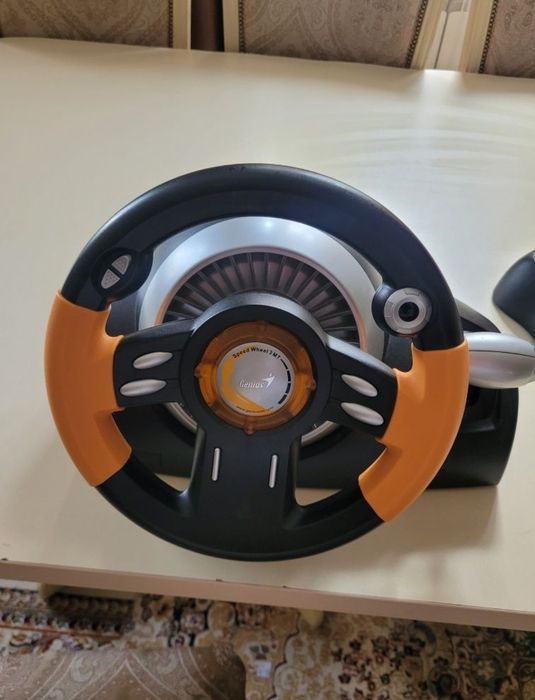 Игровой руль Genius