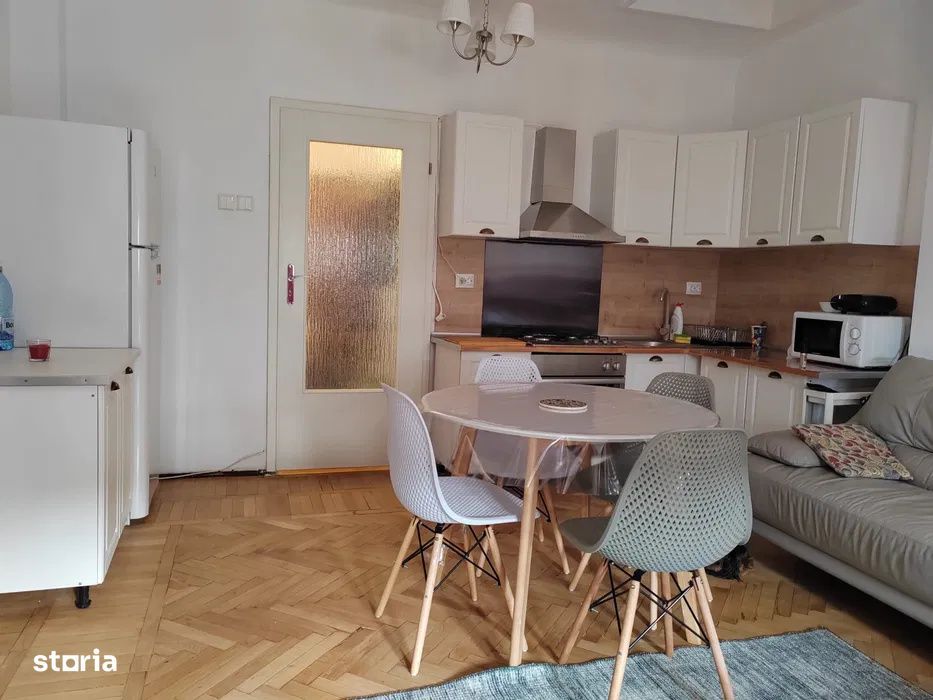 Studio | Piaţa Romana | Metrou Romana 3' | Cartureşti Verona | Moder