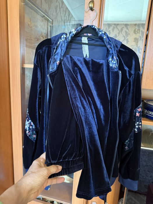 Костюмы с брюками 10/10