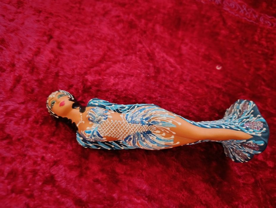 Статуэтка ( керамика 22 см НОВАЯ ) , значки СССР