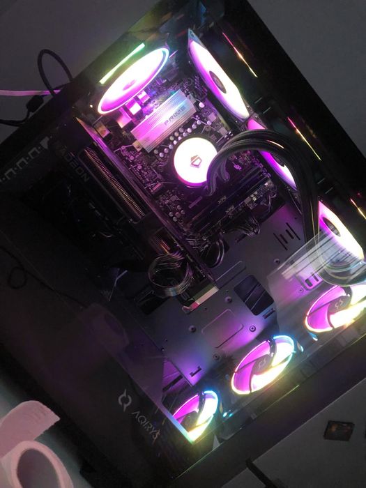 Vând PC gaming r7 7800x3d , rx 7700xt 12gb