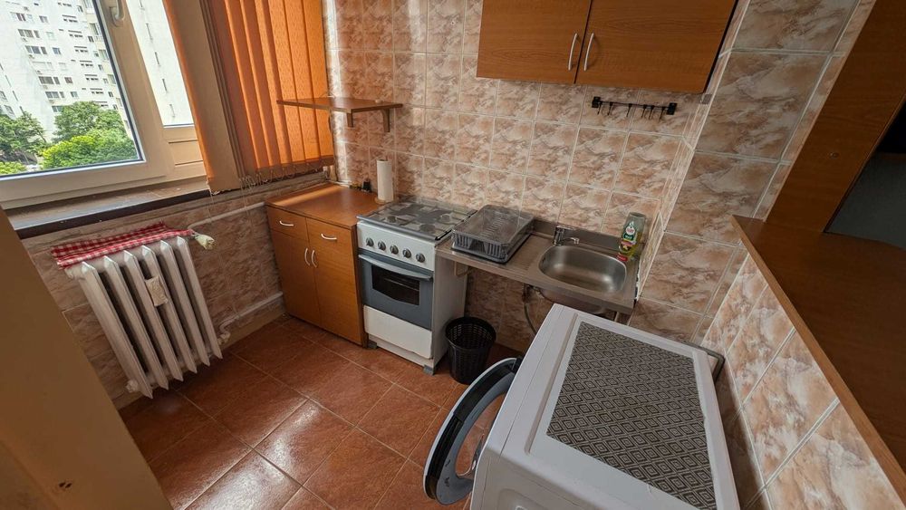 Particular inchiriez garsoniera zona Dristor