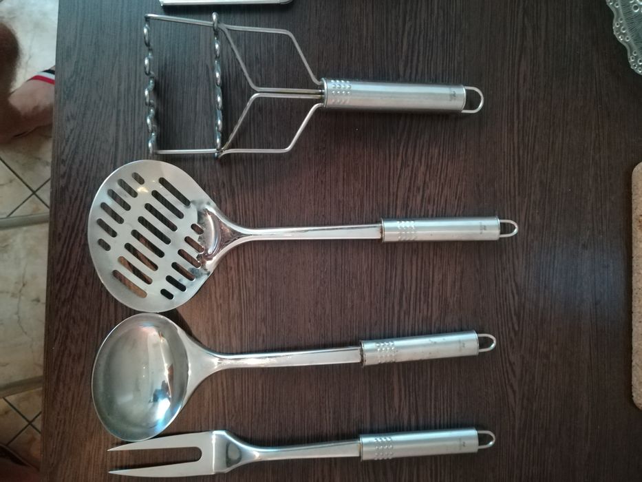 Set ustensile bucatarie