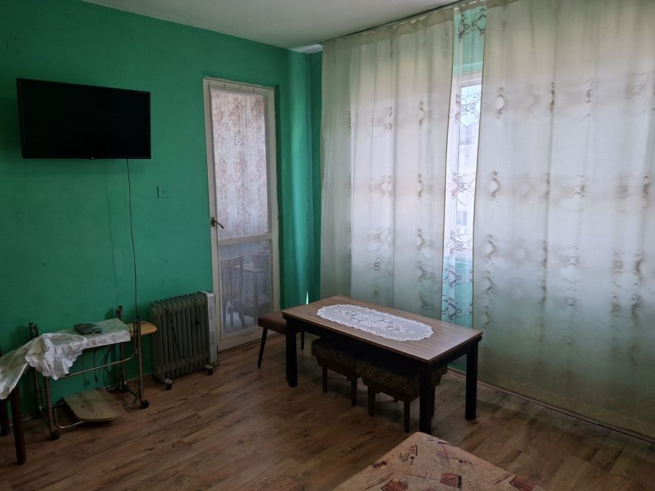 Продавам двустаен до АБС в Изтока
