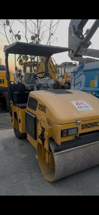 Комбинированный Вибрационный Каток SINOMACH Модель GYC042