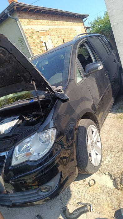 Продавам VW Touran 1.9tdi 105кс. 
и ВСЯКАКВИ Голф 5ци на ЧАСТИ