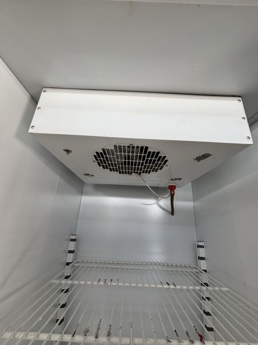 Промышленный холодильный шкаф