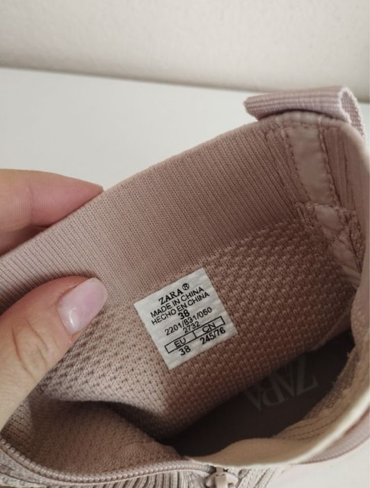 Кечове на Зара цвят пудра