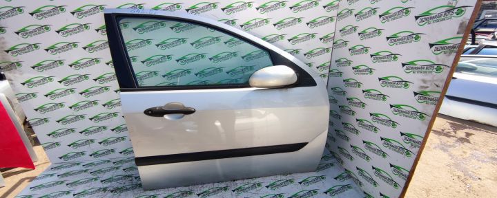 Usa / Portiera fata dreapta /642 Ford Focus prima generatie